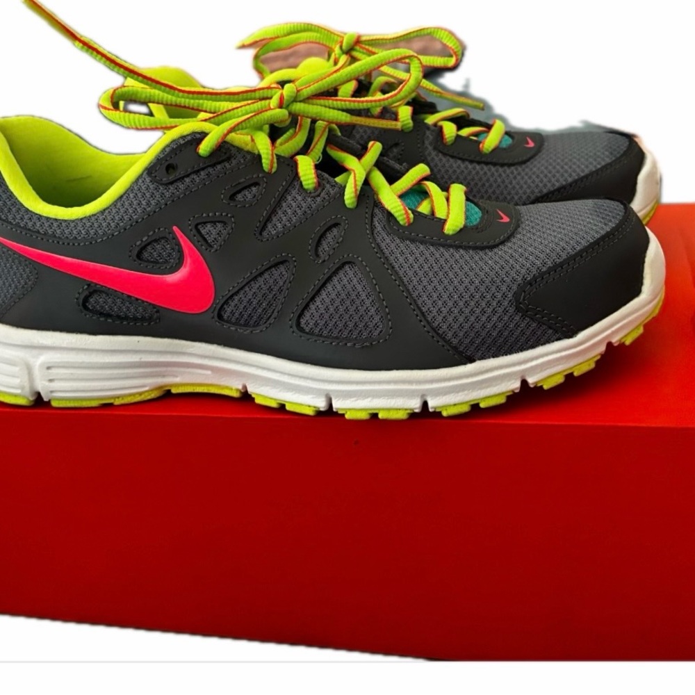 Nike Revolution 2
